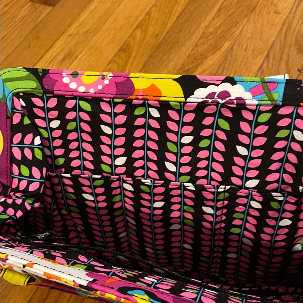 NWT Vera Bradley Vibrant Floral Women's Frame Bag - Picture 9 of 11